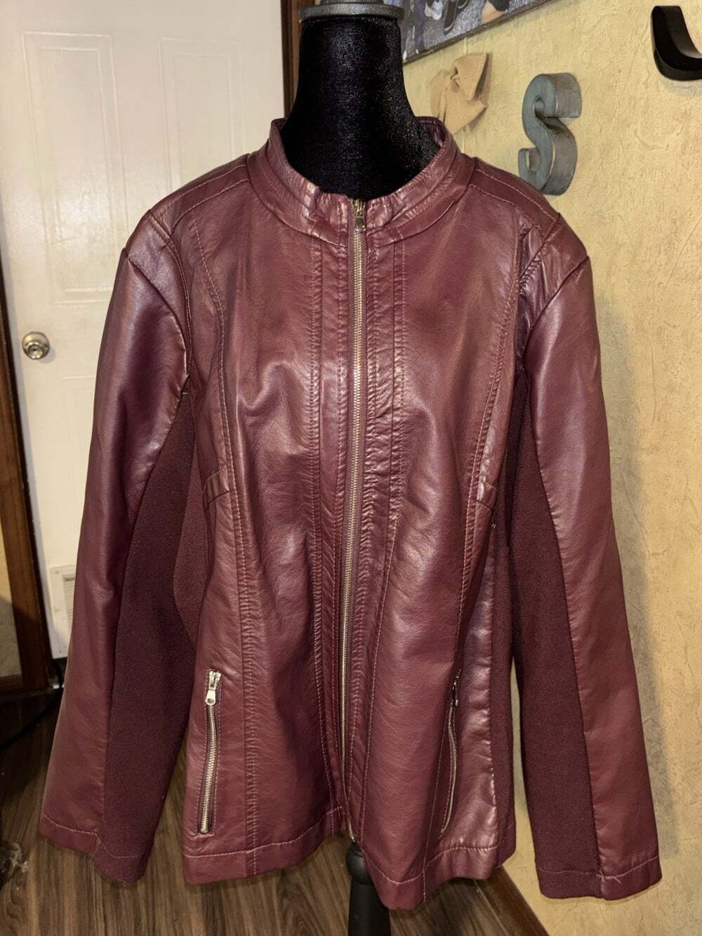 Avenue Women's Plus Size 26/28 Burgundy Faux Leather Full Zip Short Jacket